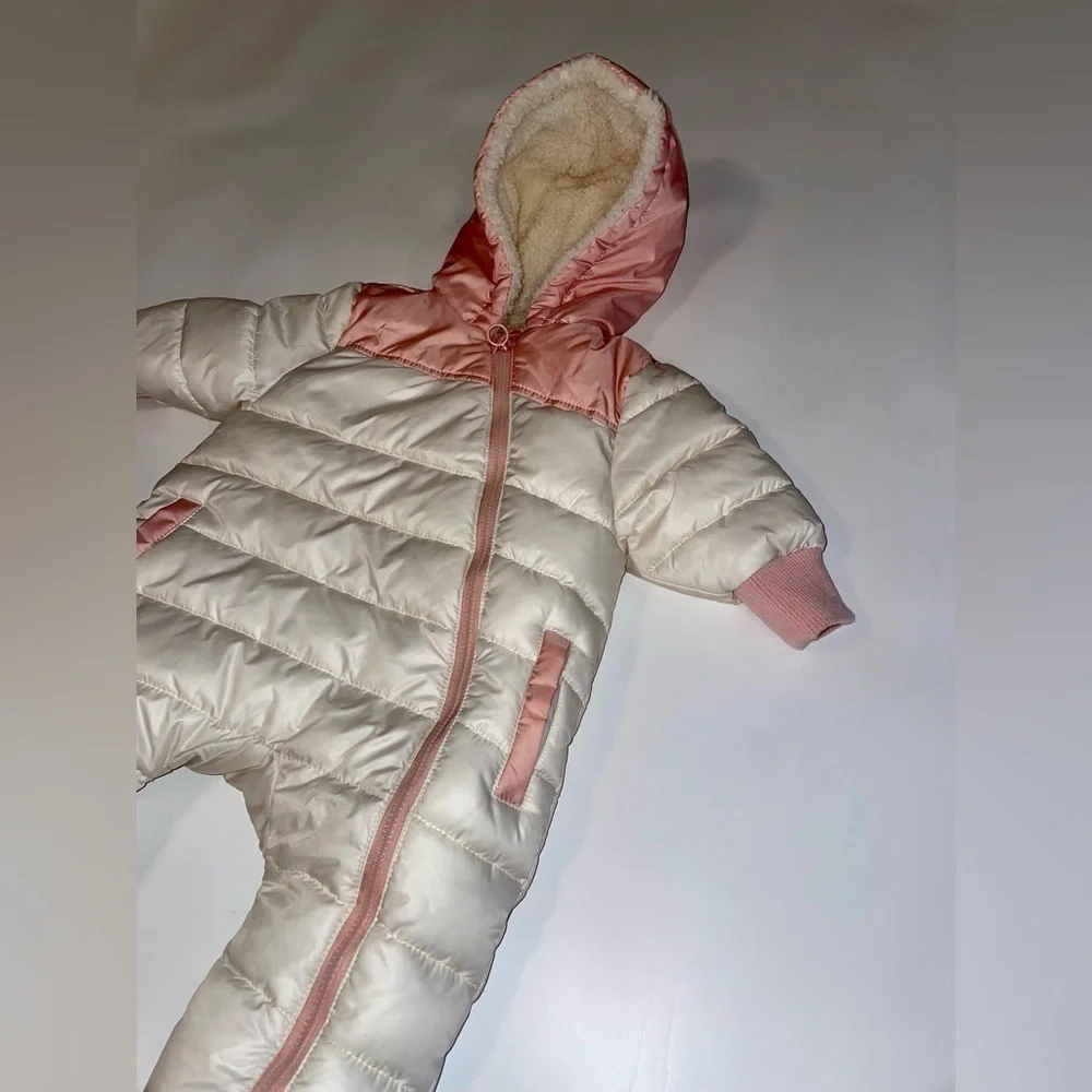 URBAN Republic Quilted Baby Bunting Sherpa Lined So That Baby Is Snug As A Bug - Picture 5 of 7